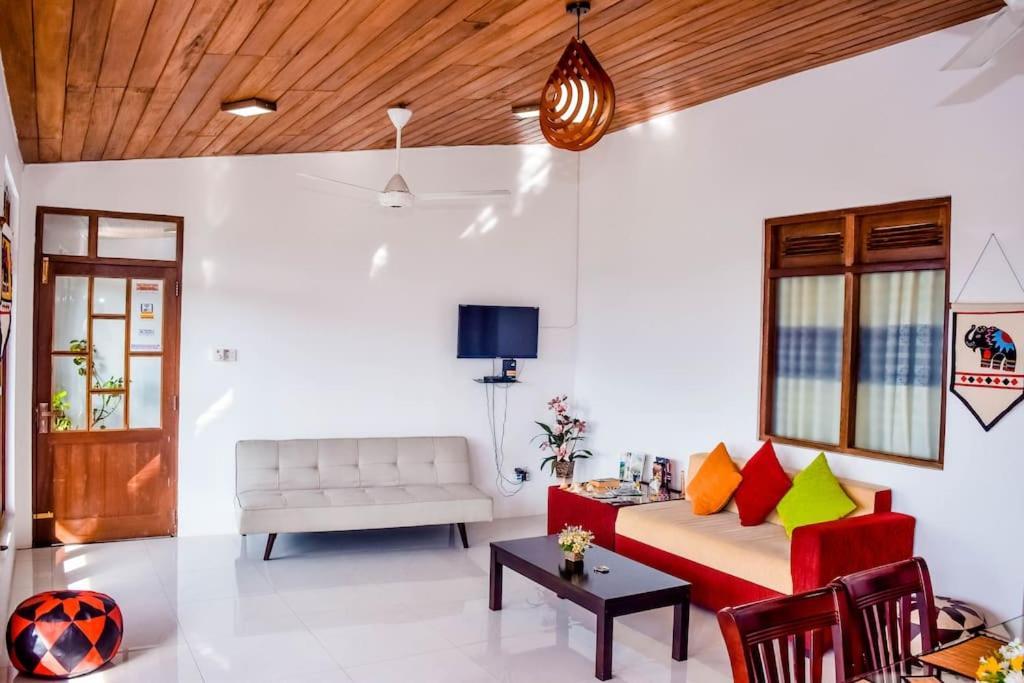 Saru Holiday Apartment - Upto 6 Guests Kandy Eksteriør bilde